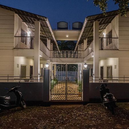 Marine Studios Le Pension Кандолим Экстерьер фото